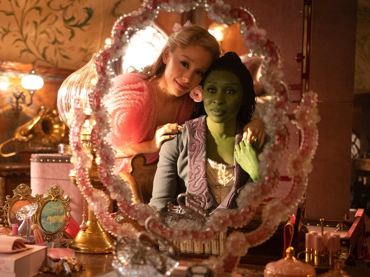 Ariana Grande and Cynthia Erivo in Wicked: Teil 1 (2024)