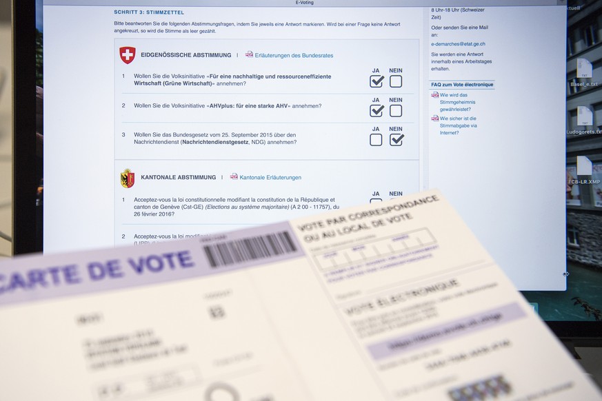 ZUR SOMMERSESSION 2017 STELLEN WIR IHNEN FOLGENDES BILDMATERIAL ZUR VERFUEGUNG - Sicht auf eine Demo-Abstimmungskarte des E-Voting Systems CHvote des Kantons Genf, am Montag, 12. September 2016, in Be ...