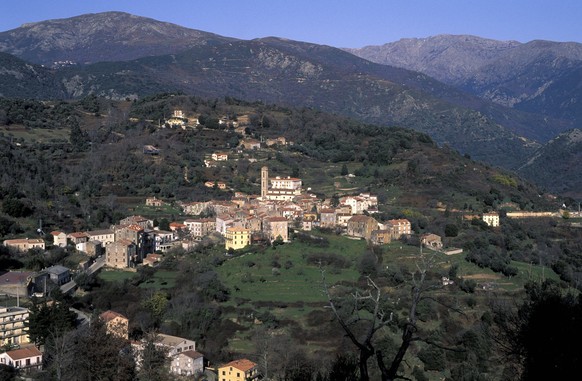 Vico village and surrounding mountains. Corsica. PUBLICATIONxINxGERxSUIxAUTxONLY Copyright: PascalxGoetgheluck 10879366