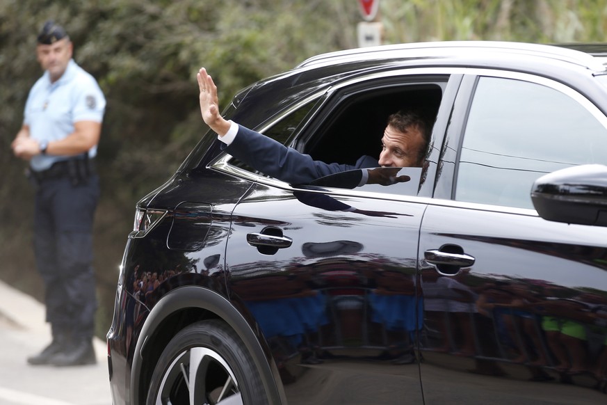 epaselect epa06925565 French President Emmanuel Macron waves to people as he arrives at the Fort de Bregancon for a meeting with British Prime Minister Theresa May (not pictured) in Bornes-les-Mimosas ...