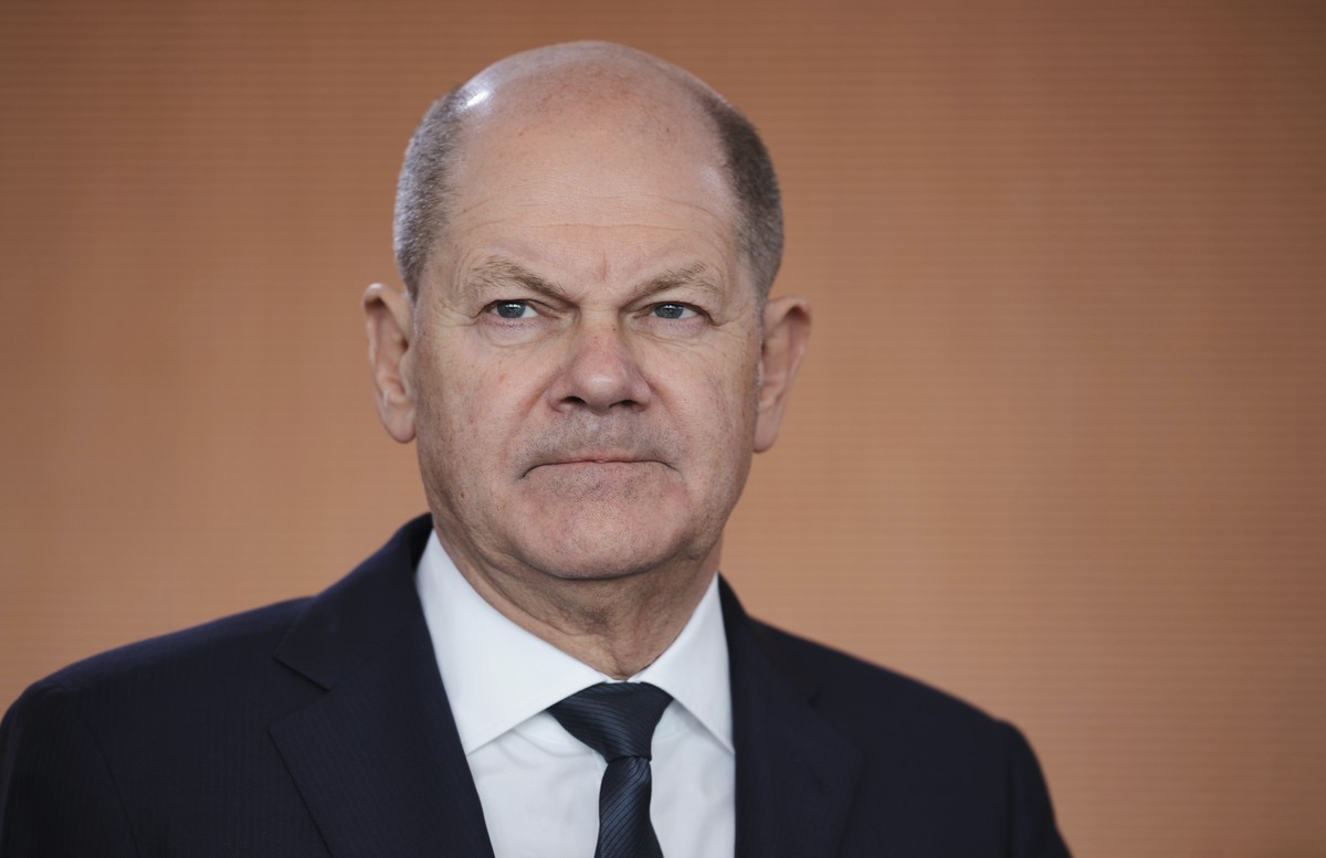 German Chancellor Olaf Scholz arrives for cabinet meeting at the chancellery in Berlin, Wednesday, March 13, 2024. (AP Photo/Markus Schreiber)