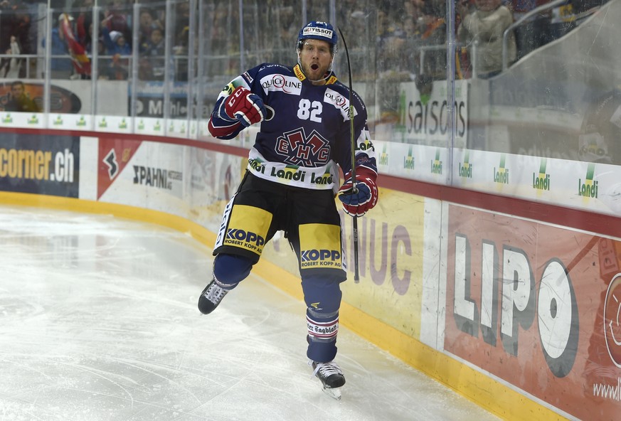 16.10.2015; Biel; Eishockey NLA - EHC Biel - Kloten Flyers;
Maxime Macenauer (Biel) jubelt bei seinem Tor zum 1:0 fuer Biel (Sandro Stutz/freshfocus)