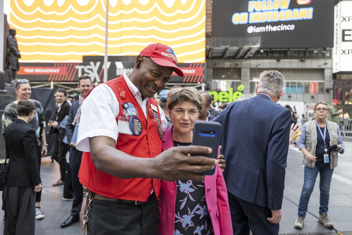 Sightseeing agent Alpha from Ghana, left, takes a selfie with Viola Amherd, Swiss Federal Councillor and Defense minister, at the sidelines of a special "Inside Out art activation" to celebr ...