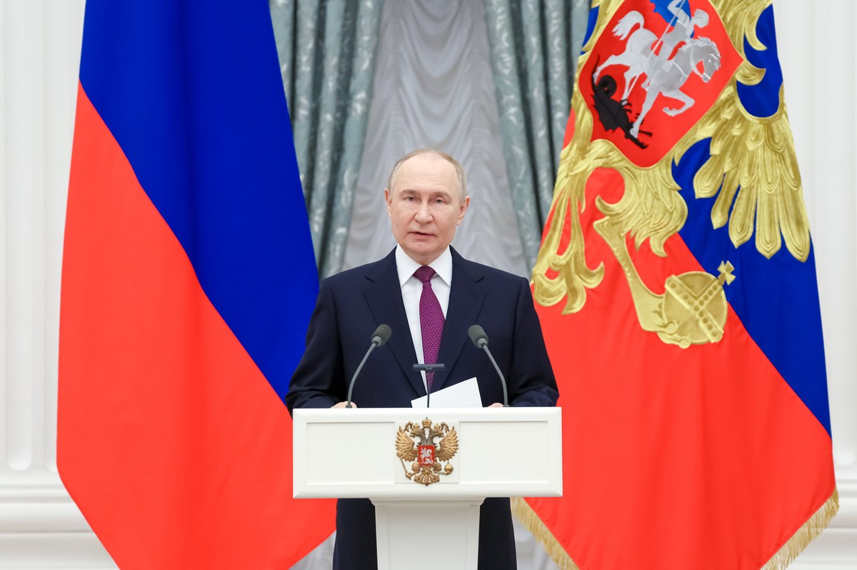 epa12126976 Russian President Vladimir Putin attends a ceremony to present highest state decorations in the Catherine Hall of the Kremlin's Senate Palace in Moscow, Russia, 22 May 2025. EPA/VYACH ...