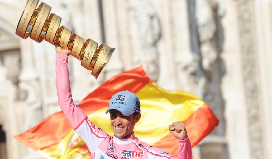 Contador in der Maglia Rosa 2011. Der Gesamtsieg wird ihm später wegen Dopings aberkannt.