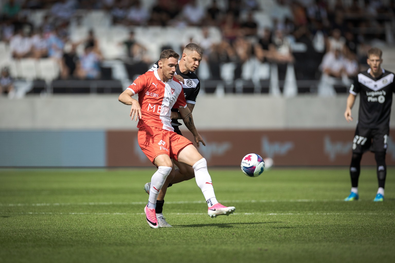 From left Marcel Monsberger (FCV) fight for the ball with Lukas Mai (LUG) during the Super League soccer match between FC Lugano and FC Vaduz at the AIL Arena in Lugano on Sunday, July 26, 2026 (KEYST ...