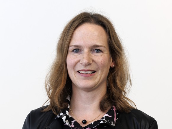 Evi Allemann (PS - Berne), candidate a la candidature du PS pour l&#039;election au Conseil federal, pose pour le photographe lors d&#039;une tournee d&#039;auditions publiques organisee par le PS Sui ...