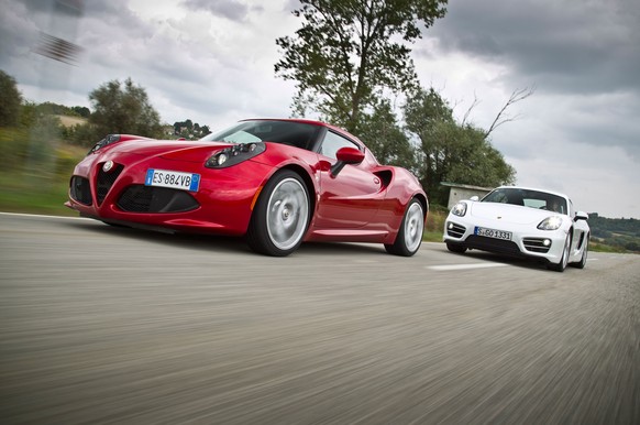 Alfa Romeo 4C Porsche Cayman http://www.automobilemag.com/reviews/driven/1312_2014_alfa_romeo_4c_vs_porsche_cayman/
