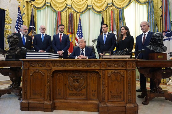 CORRECTS TO MICHEL ISSA NOT STEVE WITKOFF From left, U.S. Ambassador to Israel Mike Huckabee, Israeli Ambassador to the U.S. Yechiel Leiter, Vice President JD Vance, Secretary of State Marco Rubio, Le ...