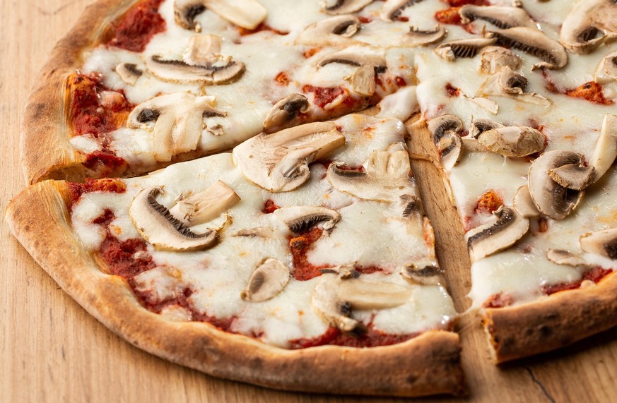 Pizza funghi, wehe dem, der sie «Champignons League» nennt.