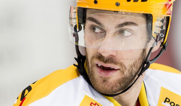 Philip-Michael Devos, von Ajoie, jubelt nach seinem 1:2 Tor im dritten Playoff-Finalspiel der National League B zwischen den Rapperswil-Jona Lakers und dem HC Ajoie, am Donnerstag, 24. Maerz 2016, in  ...