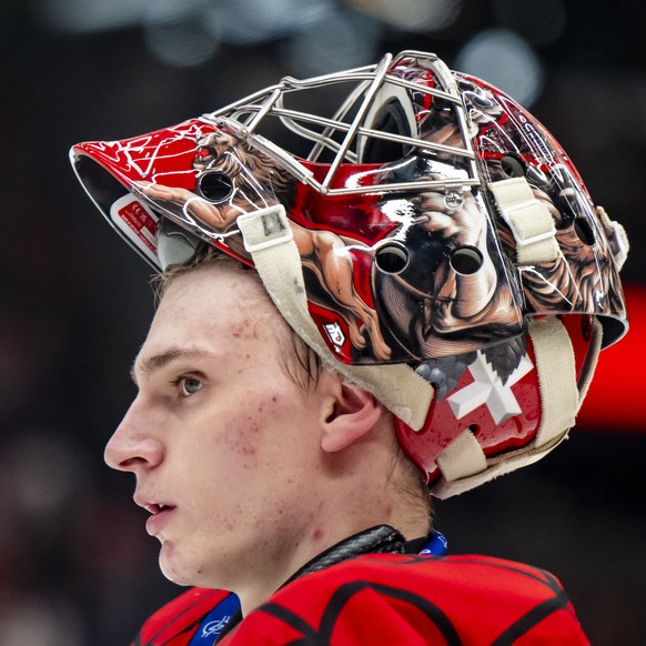 Le gardien Antoine Keller (LHC) reagit lors du match du championnat suisse de hockey sur glace de National League entre Lausanne HC, LHC, et EV Zug, EVZ, le vendredi 4 octobre 2024 a la patinoire de l ...