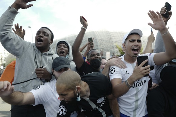 Paris Saint-Germain supporters gather outside the Parc des Princes stadium before Lionel Messi&#039;s press conference Wednesday, Aug. 11, 2021 in Paris. Lionel Messi finally signed his eagerly antici ...