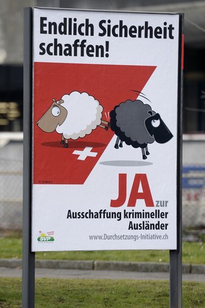 SVP-Plakat zur Durchsetzungs-Initiative.