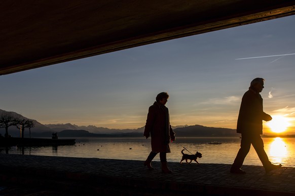 Mild ist es in der Schweiz. Wie hier am Zugersee.