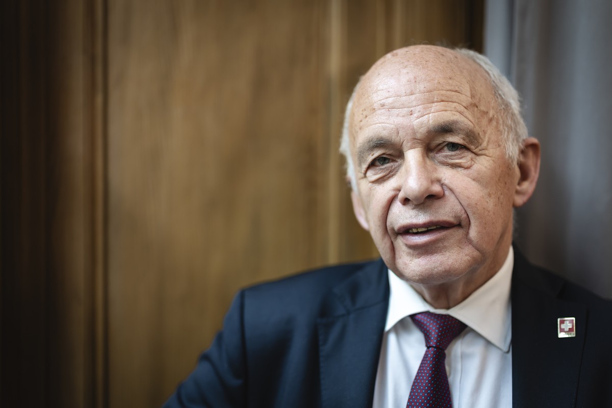 Alt Bundesrat Ueli Maurer posiert fuer ein Portrait, anlaesslich einer Medienkonferenz zur Gruendung des "Leonhard-Kreis" als Verein, am Montag, 27. Oktober 2025 in Zuerich. (KEYSTONE/Michae ...