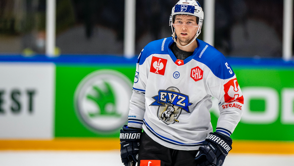 210826 Christian Djoos of Zug looks dejected during the CHL game between Rögle and Zug on August 26, 2021 in Halmstad. Photo: Niclas Jönsson / BILDBYRAN / COP 273 / NO0044 ishockey Ice hockey, Eishock ...