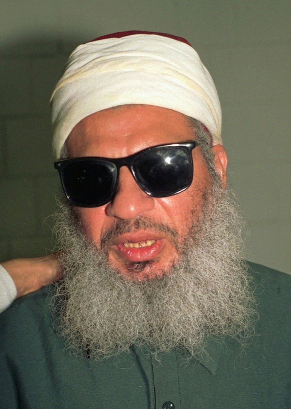 Archivbild 1993 von Scheich Omar Abderrahman. Der militante islamische Scheich Omar Abderrahman, dessen Freipressung offenbar das Ziel der Terrroristen in Luxor war, sitzt in den USA auf Lebenszeit im ...