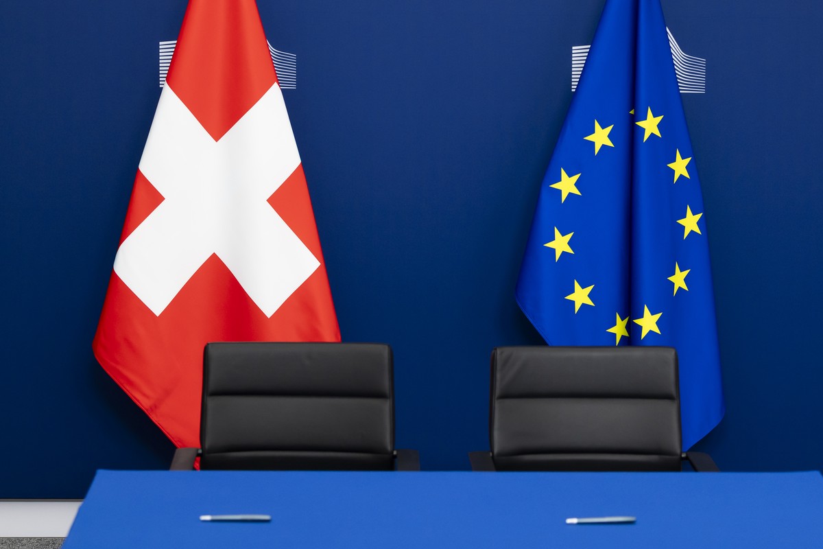 KEYPIX - The Swiss flag and the EU flag prior to the signing ceremony of a package of bilateral agreements between the European Union and Switzerland, in Brussels, Belgium, Monday, March 2, 2026. (KEY ...