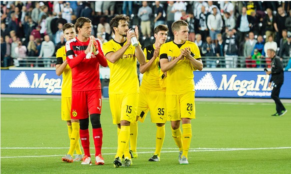 Das Team bedankt sich nach dem Spiel bei den Fans.