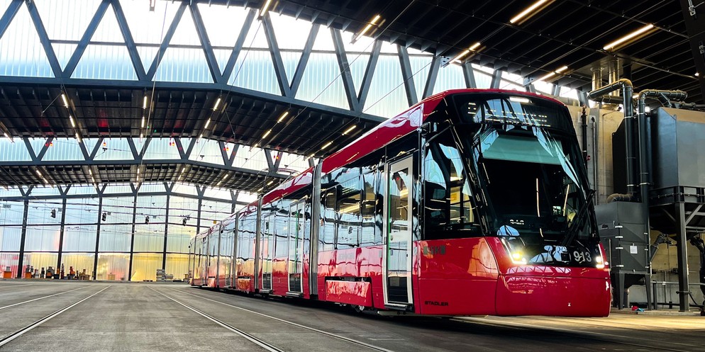 Ab dem 1. November setzt Bernmobil die ersten von 27 Tramlinks im Linienbetrieb ein.Mit dem neuen Tramlink nimmt Bernmobil auch einen neuen Fahrsimulator der Firma «Lander Simulation &amp; Training So ...