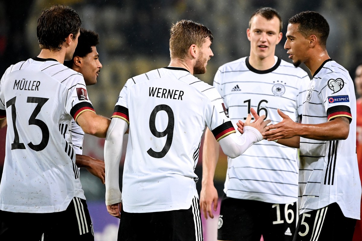epa09519226 Germany's Timo Werner (C) celebrates with his teammates after scoring the 2-0 lead during the FIFA World Cup Qatar 2022 qualifying Group J soccer match between North Macedonia and Ger ...