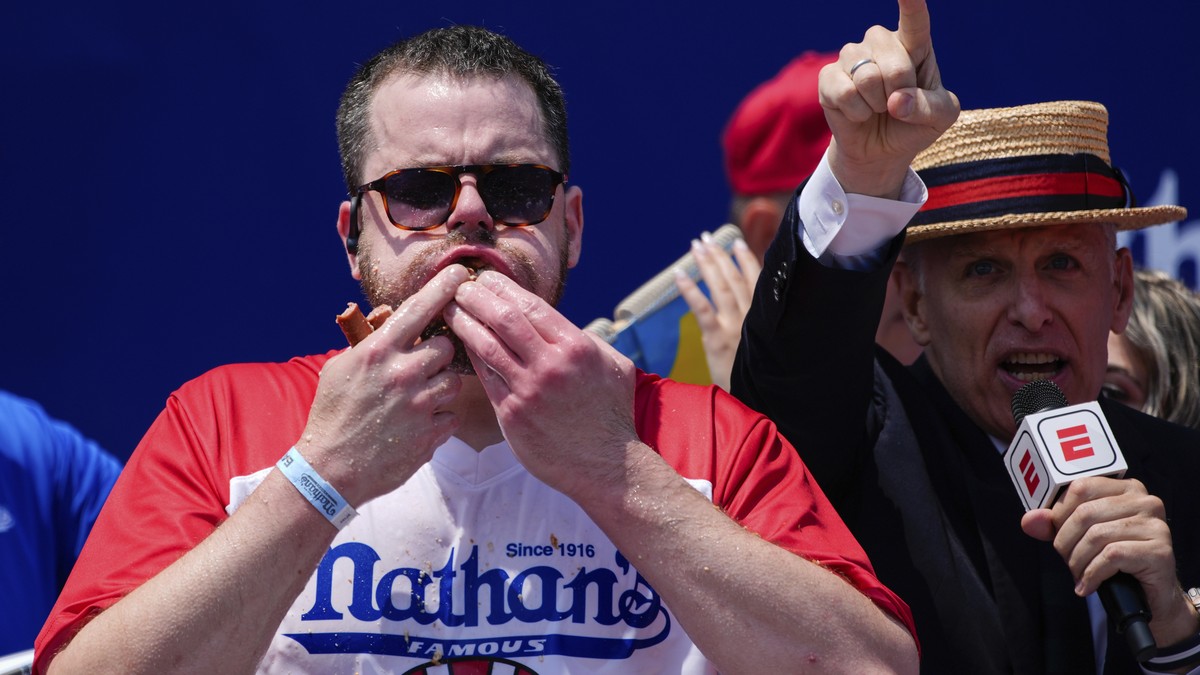 58 Hot Dogs in zehn Minuten HotDogWettessen mit neuem Rekord