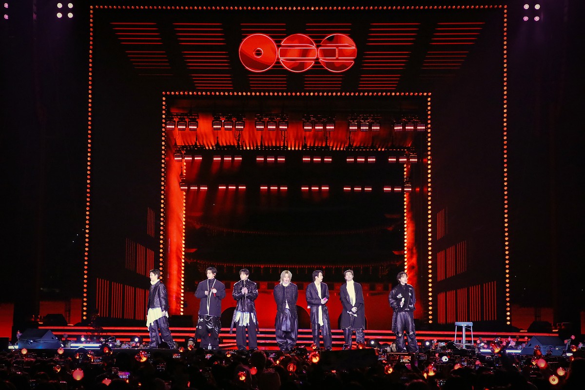 epa12838532 A handout photo made available by BIGHIT MUSIC/Netflix shows K-pop group BTS performing during the 'BTS THE COMEBACK LIVE | ARIRANG' concert in central Seoul, South Korea, 21 Mar ...