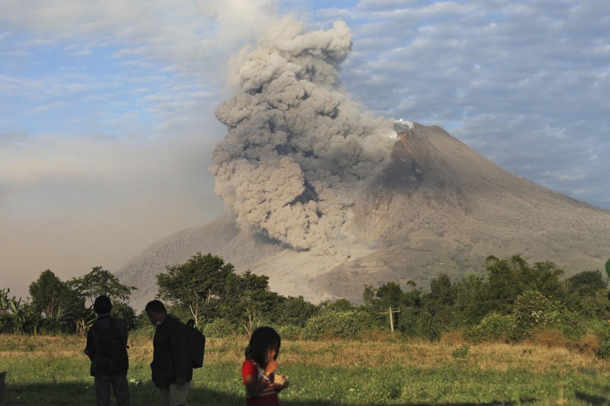 Januar 2014: Ausbruch des Pinabung auf Sumatra, Indonesien.&nbsp;