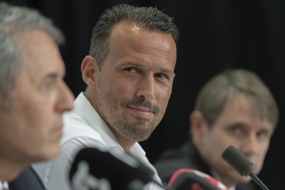 Sportchef Marco Streller laechelt an einer Pressekonferenz, an der Marcel Koller als neuer Trainer des FC Basel 1893 vorgestellt wird, in Basel am Donnerstag, 2. August 2018. (KEYSTONE/Georgios Kefala ...