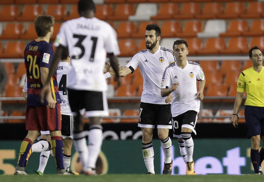 Valencias Alvaro Negredo (mitte) bejubelt seinen (am Ende wertlosen) Führungstreffer.