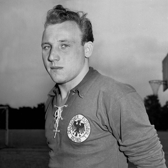 Uwe Seeler im Nationaltrikot Aufn. 04.09.1956. HM
Uwe Seeler in National jersey Aufn 04 09 1956 HM