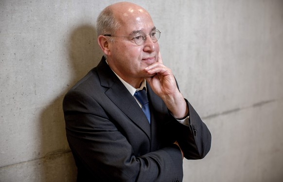 epa04974996 Gregor Gysi, the parting parliamentary party leader for The Left, in Berlin,聽Germany, 12 October 2015. This Tuesday Gysi is vacating his leadership position for a second time. Almost 15 ye ...