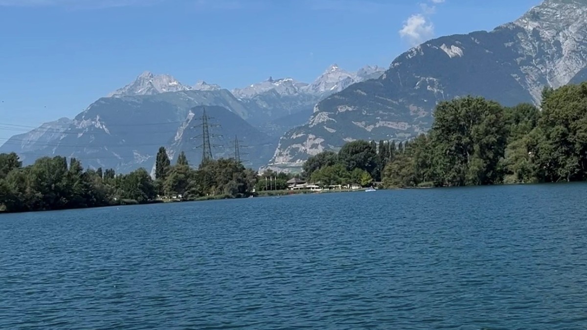 Leblose-Frau-aus-Weiher-in-Sitten-geborgen