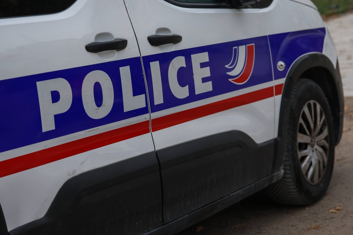 Daily Life In Paris, France Police car in Paris, France on November 12th, 2025. Paris France PUBLICATIONxNOTxINxFRA Copyright: xBeataxZawrzelx originalFilename: zawrzel-dailylif251112_npppJ.jpg