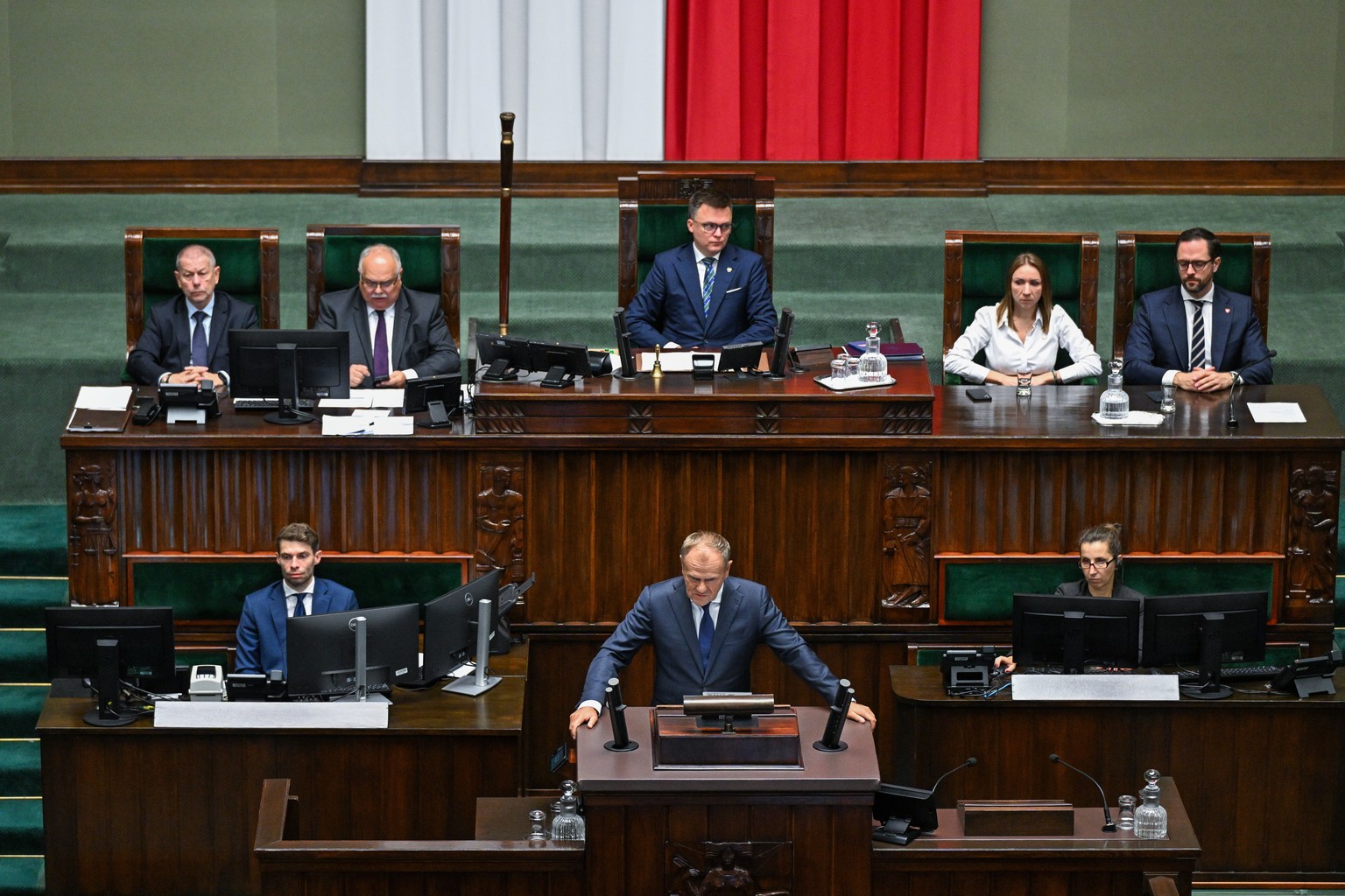 KEYPIX - epa12366719 Polish Prime Minister Donald Tusk (C) speaks during a session of the Polish Parliament Sejm in Warsaw, Poland, 10 September 2025. Prime Minister Tusk presented information on the  ...