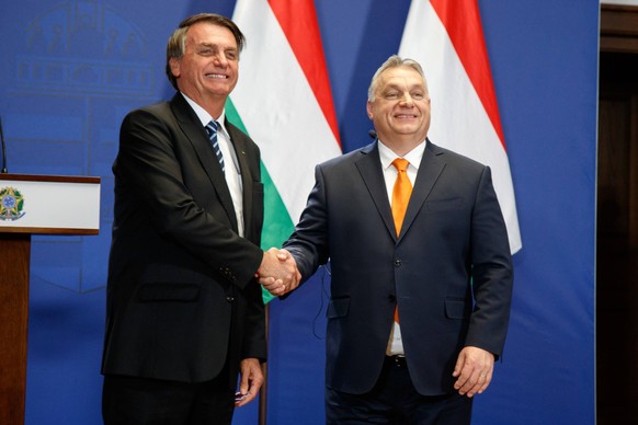 220217 -- BUDAPEST, Feb. 17, 2022 -- Brazilian President Jair Bolsonaro L shakes hands with Hungarian Prime Minister Viktor Orban during a joint press conference in Budapest, Hungary, on Feb. 17, 2022 ...