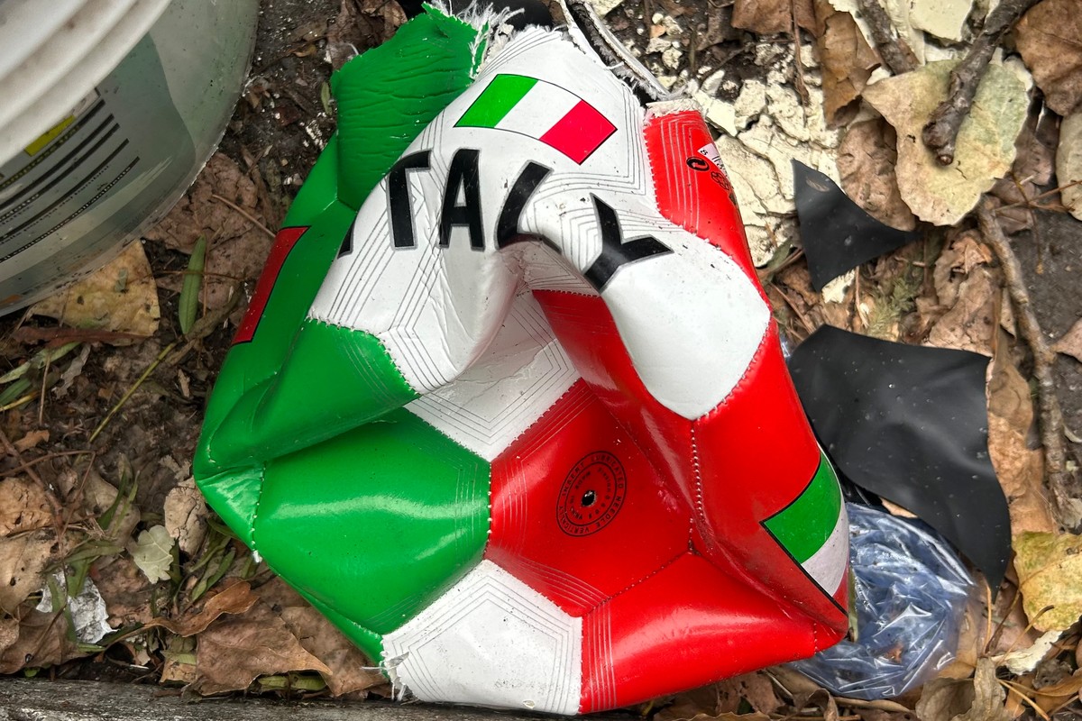 A broken soccer ball is pictured on a street in Rome, Wednesday, April 1, 2026. (AP Photo/Gregorio Borgia)
APTOPIX Italy Daily Life