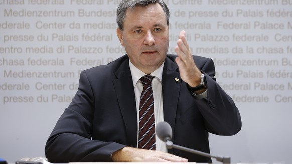 Werner Salzmann, Praesident der sicherheitspolitischen Kommission des Nationalrats, spricht waehrend einer Medienkonferenz ueber die Beschaffung neuer Kampfflugzeuge, am Dienstag, 26. November 2019 in ...