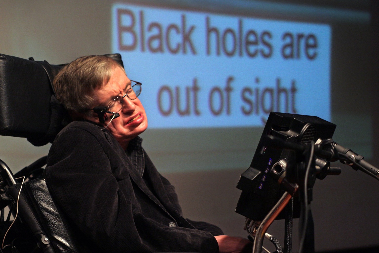 epa06602809 (FILE) - British scientist Stephen Hawking speaks about Black Holes in a talk at the Bloomfield Science Museum in Jerusalem on 10 December 2006 (reissued 14 March 2018). British renowned p ...