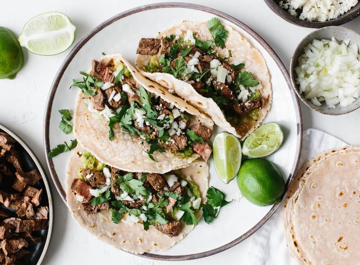carne asada tacos mexikanisch mexiko streetfood usa kalifornien essen food rindfleisch https://downshiftology.com/recipes/carne-asada-tacos/