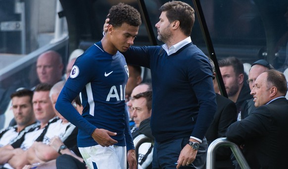 epa06142148 Tottenham Hotspur’s Dele Alli (R) reacts with Tottenham Hotspur&#039;s manager Mauricio Pochettino after being substituted during the English Premier League soccer match between Newcastle  ...