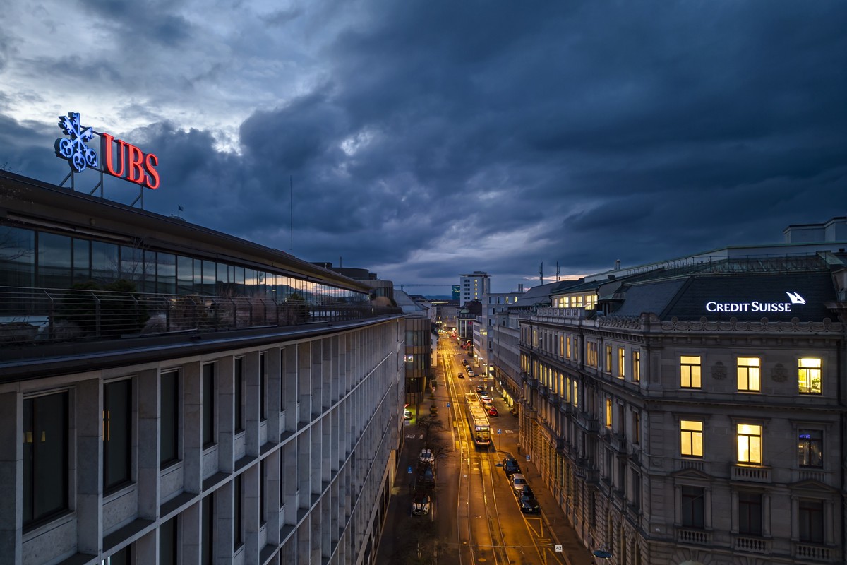epa11000752 An aerial view shows the headquarters of the Swiss banks Credit Suisse (R) and UBS (L), at Paradeplatz in Zurich, Switzerland, 19 March 2023. The bank UBS takes over Credit Suisse for 2 bi ...