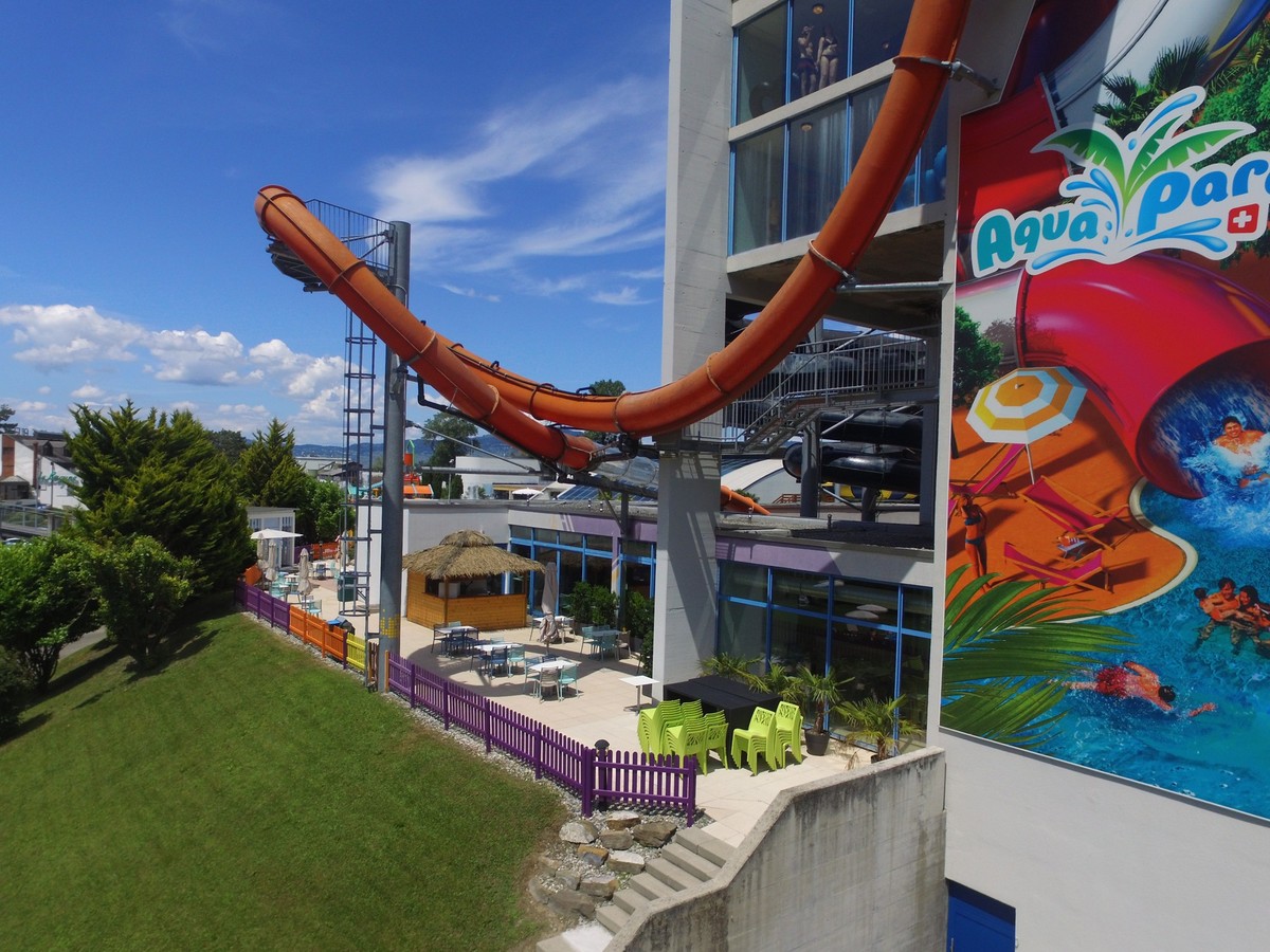 Adrenalin pur im «Booster Loop» des Aquaparcs.