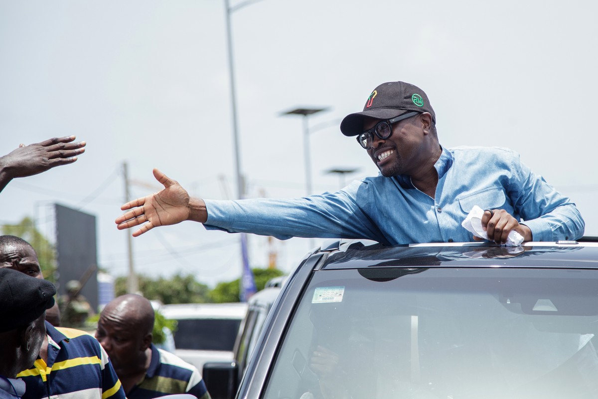 Presidential candidate Romuald Wadagni greets supporters at a campaign rally in Cotonou, Benin, Friday, April 10, 2026. (AP Photo/Abadjaye Justin Sodogandji)
Benin Election