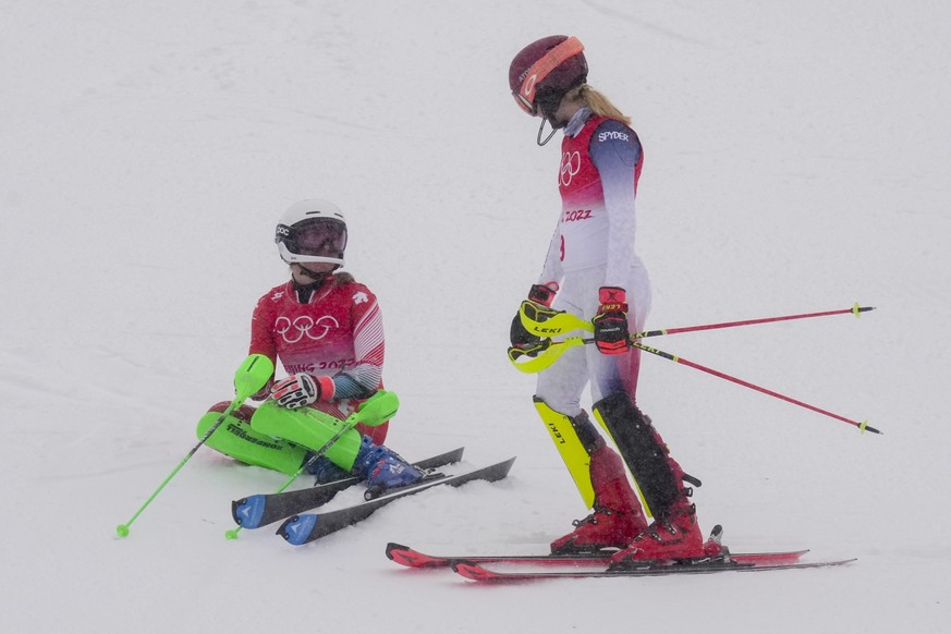 Mikaela Shiffrin, of the United States, right, talks to Priska Nufer, of Switzerland, as she comes down the hill after falling in the women&#039;s combined slalom at the 2022 Winter Olympics, Thursday ...