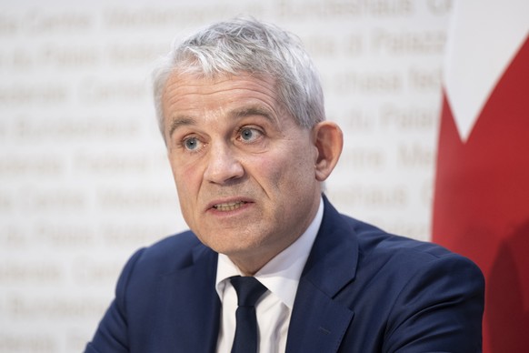 Bundesrat Beat Jans spricht an einer Medienkonferenz zu den Abstimmungsergebnissen, am Sonntag, 28. September 2025, in Bern. (KEYSTONE/Peter Schneider)