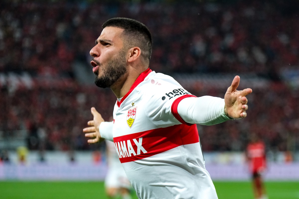 epa11553522 Stuttgart's Deniz Undav celebrates after scoring the 1-2 goal during the German Super Cup soccer match between Bayer 04 Leverkusen and VfB Stuttgart in Leverkusen, Germany, 17 August  ...