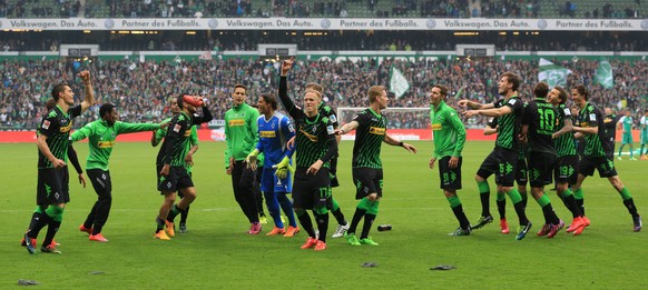 Bremen, Germany 16. Mai 2015:
1. Bundesliga 14/15 - SV Werder Bremen vs. Borussia Moenchengladbach.

Granit Xhaka und Yann Sommer (Moenchengladbach) jubeln mit ihrem Team.

Foto: Osnapix/Pixathlon (EQ ...