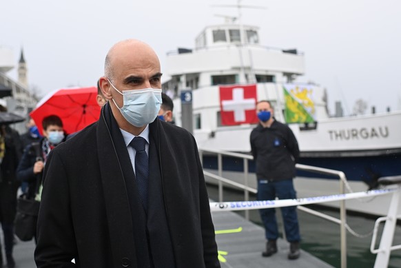 Bundesrat Alain Berset bei der Besichtigung des Impfschiffes, aufgenommen am Dienstag, 2. Februar 2021, in Romanshorn. Hier sollen von der Privatklinikgruppe Hirslanden bis zu 170 Personen pro Tag an  ...